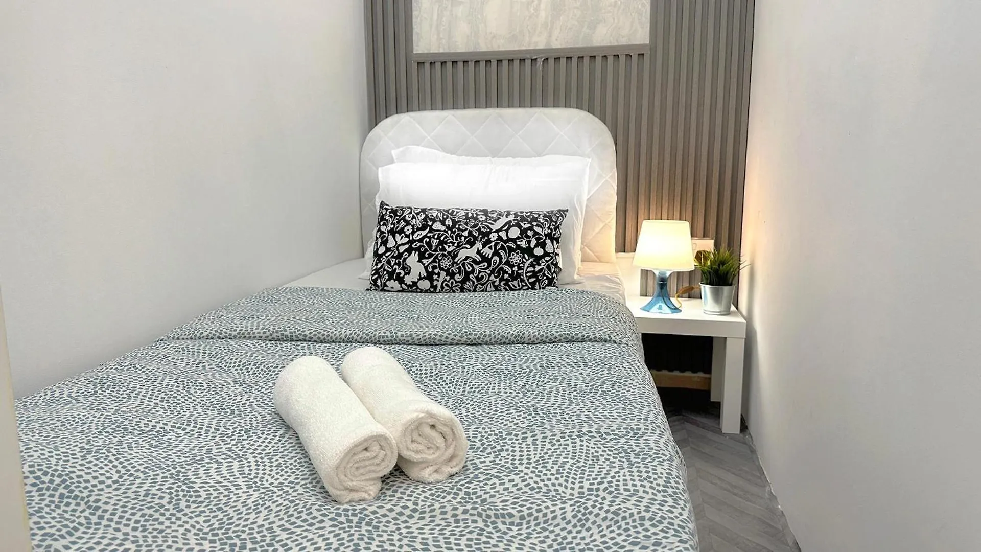 Accommodatie bij particulieren Atelier Partition Room In Tecom Near Internet City Metro Dubai
