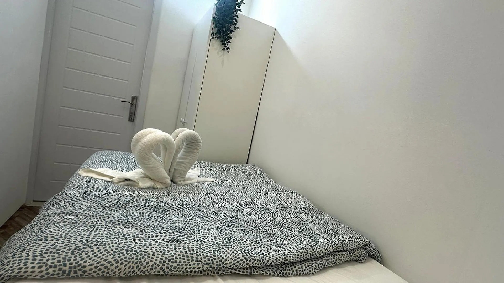 Homestay Atelier Partition Room In Tecom Near Internet City Metro Dubai United Arab Emirates