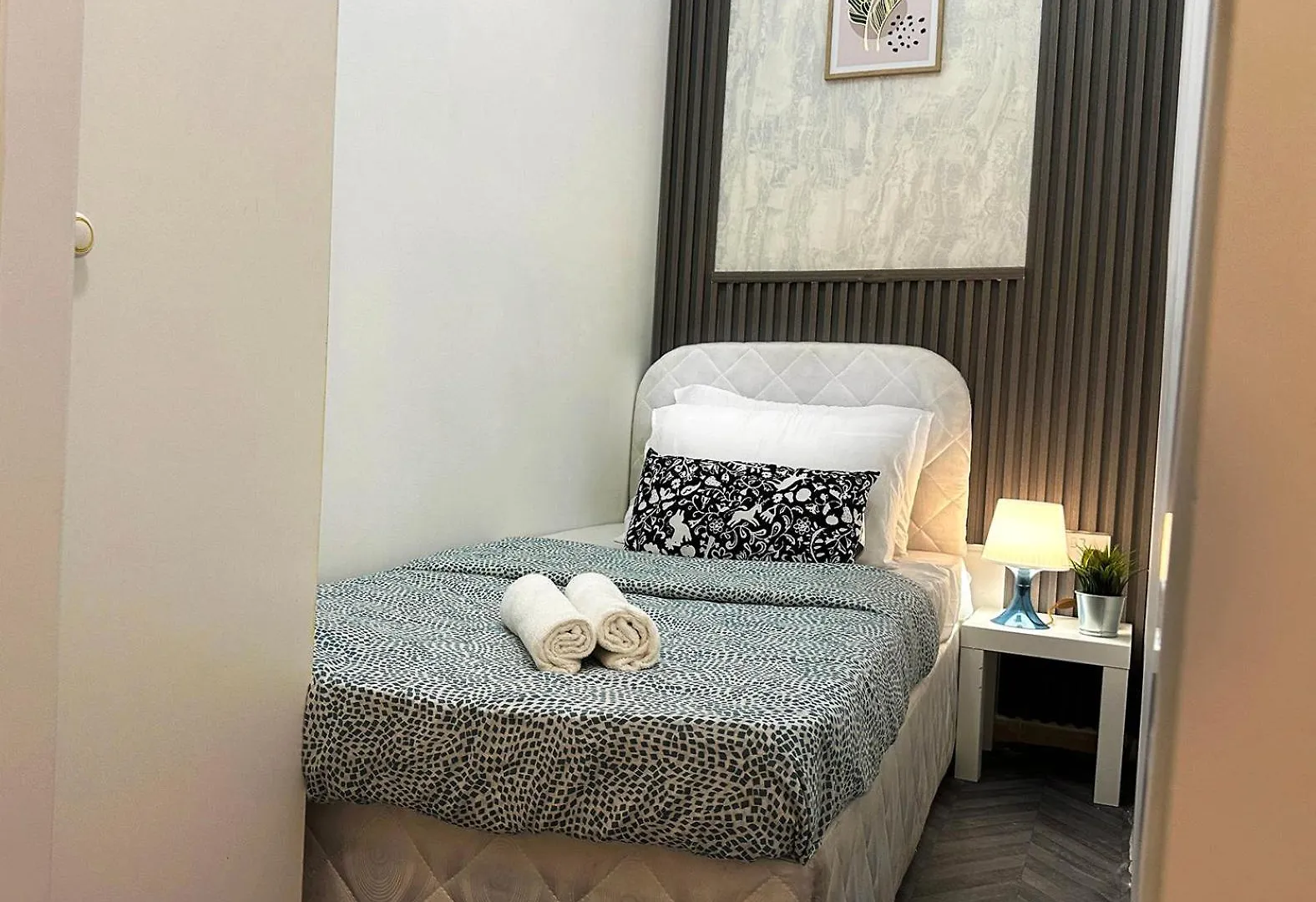 Atelier Partition Room In Tecom Near Internet City Metro Dubai 0*,