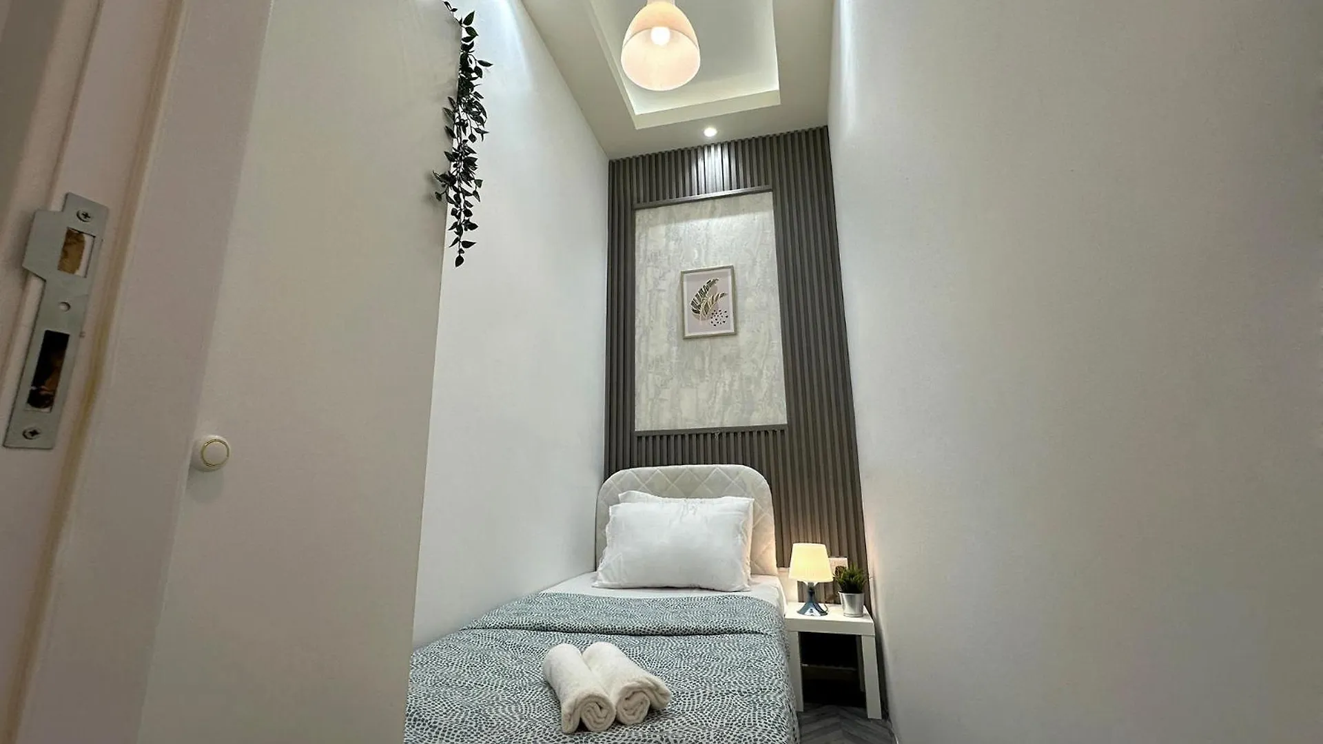 Atelier Partition Room In Tecom Near Internet City Metro Dubai United Arab Emirates