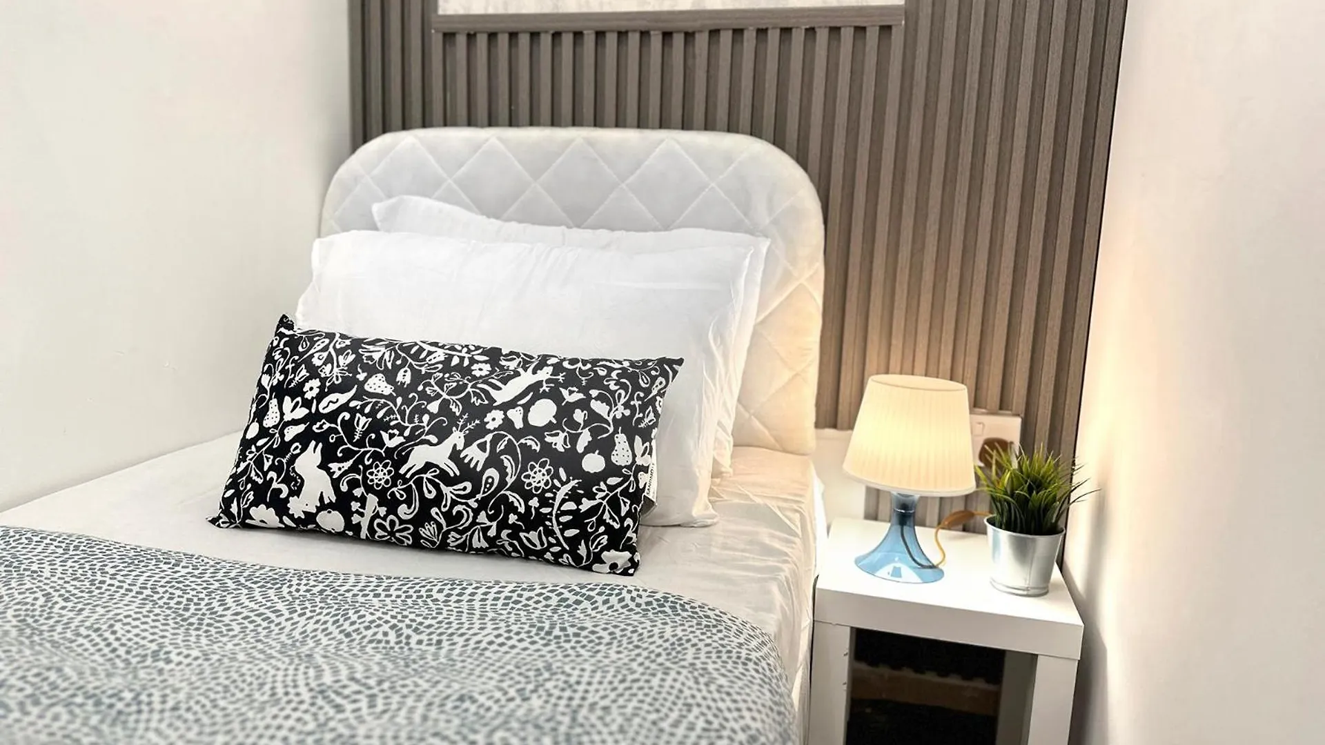 Homestay Atelier Partition Room In Tecom Near Internet City Metro Dubai